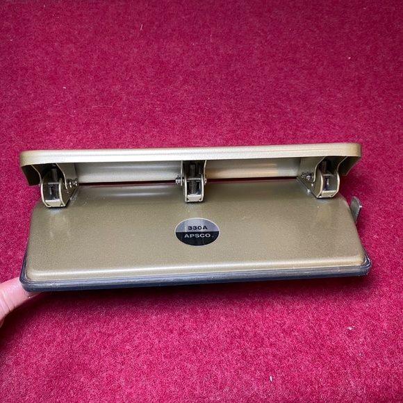 Heavy duty 3-hole punch - Picture 3 of 6